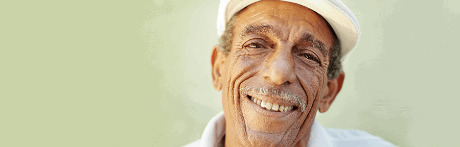 Elderplan_Header Hombre mayor sonriendo para la cámara