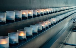 Velas perfectamente alineadas para la vigilia